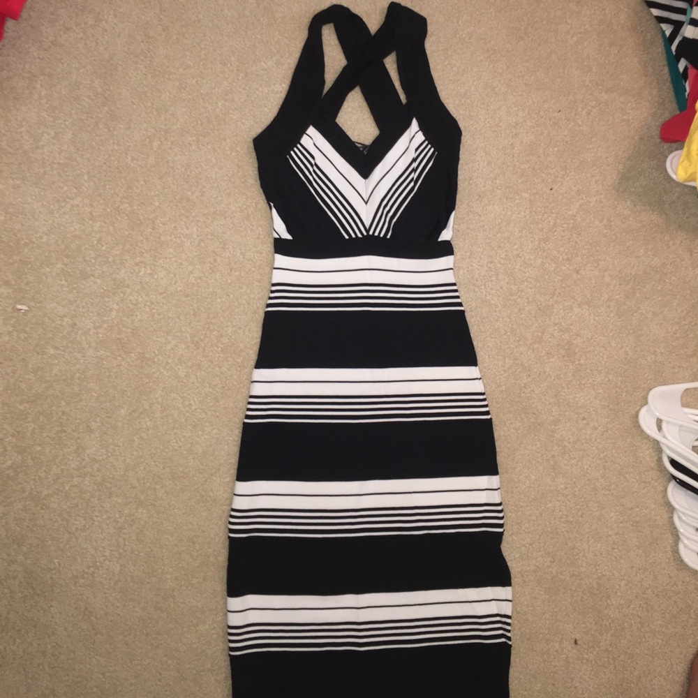 Arden B: Black & White Dress!