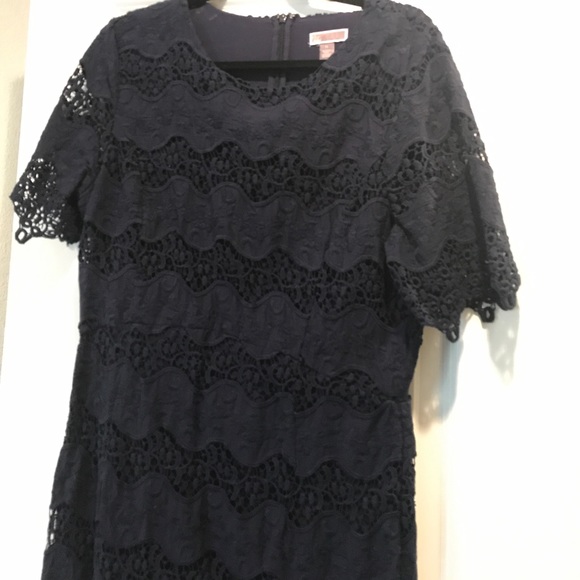 Lace dress - Picture 2 of 3