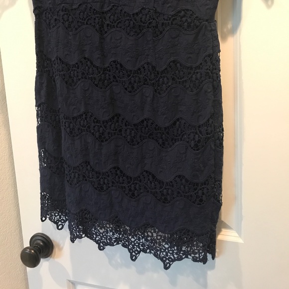 Lace dress - Picture 3 of 3