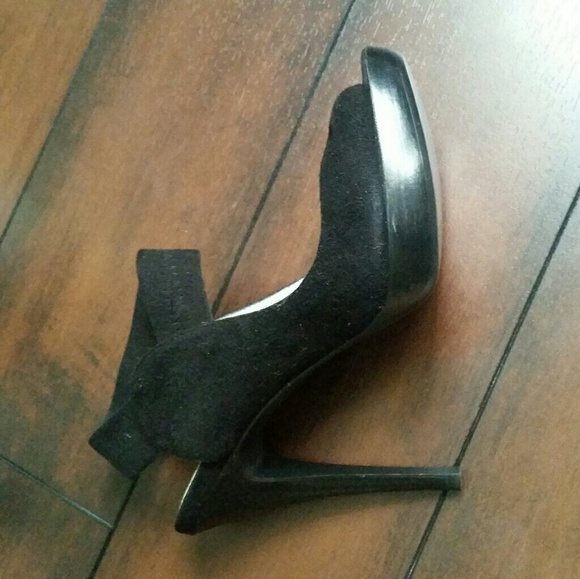 Black heels - Picture 3 of 3