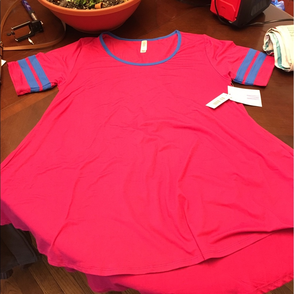 Lularoe perfect tee. M