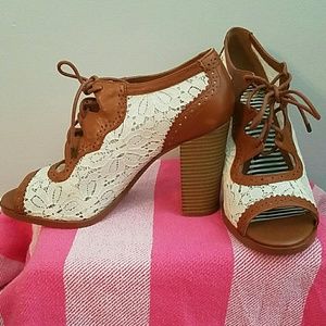 Gianni Bini Open Toe Lace up Booties