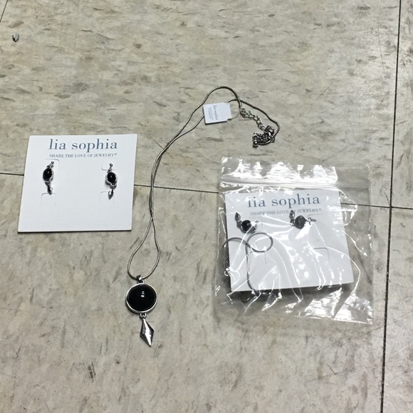 2 matching Lia Sophia earring and necklace sets - Picture 1 of 1