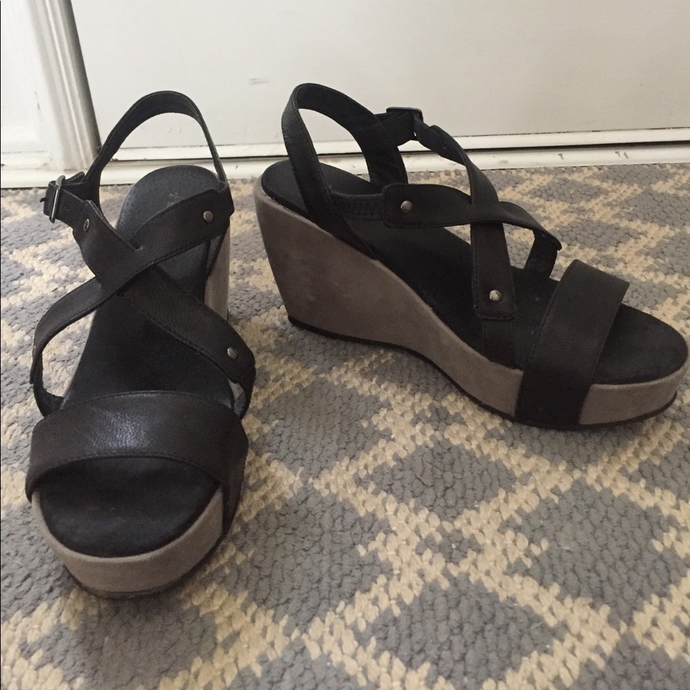 Antelope black wedges