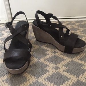 Antelope black wedges