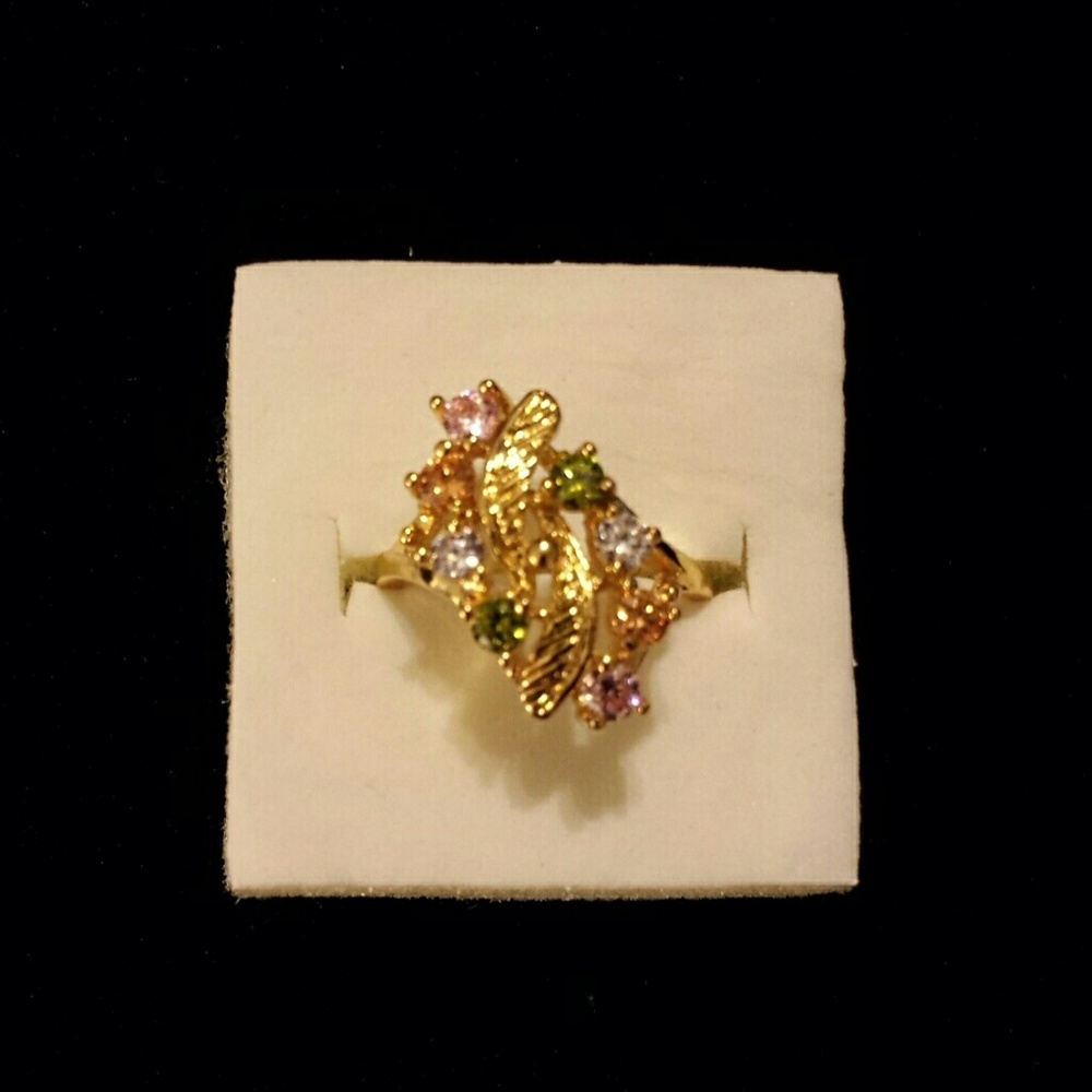 ⬇️$40 NWOT Fashion Ring Colorful Cocktail Crystals
