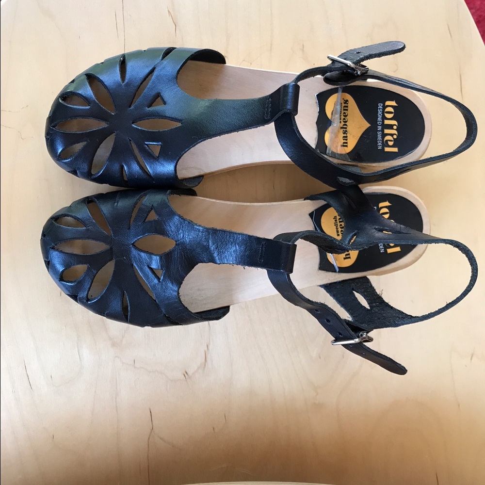 EUC Swedish Hasbeens Clogs