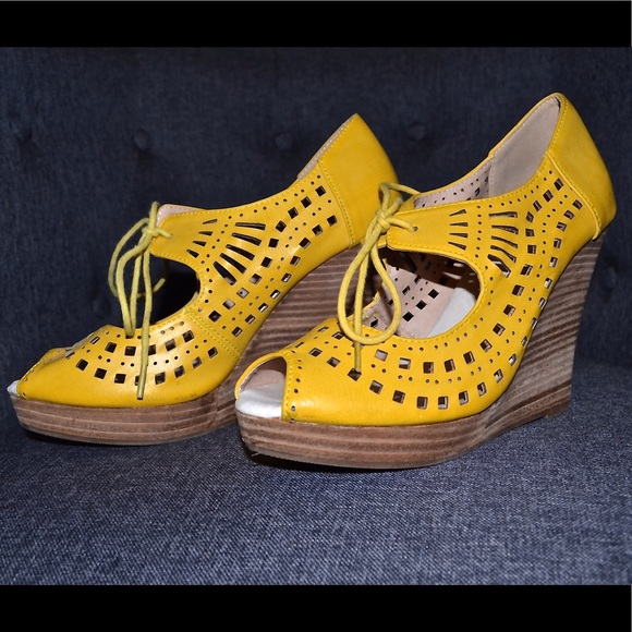 ⛔️SOLD⛔️ Fun yellow wedges! - Picture 5 of 7