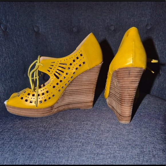 ⛔️SOLD⛔️ Fun yellow wedges! - Picture 3 of 7