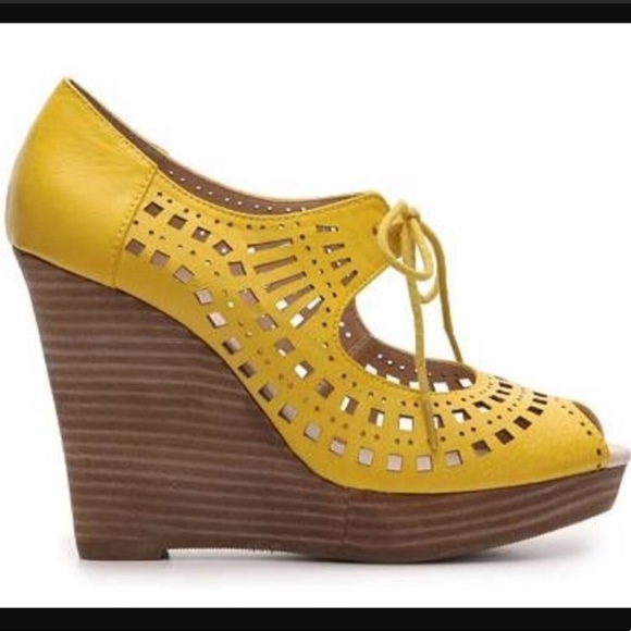 ⛔️SOLD⛔️ Fun yellow wedges! - Picture 4 of 7