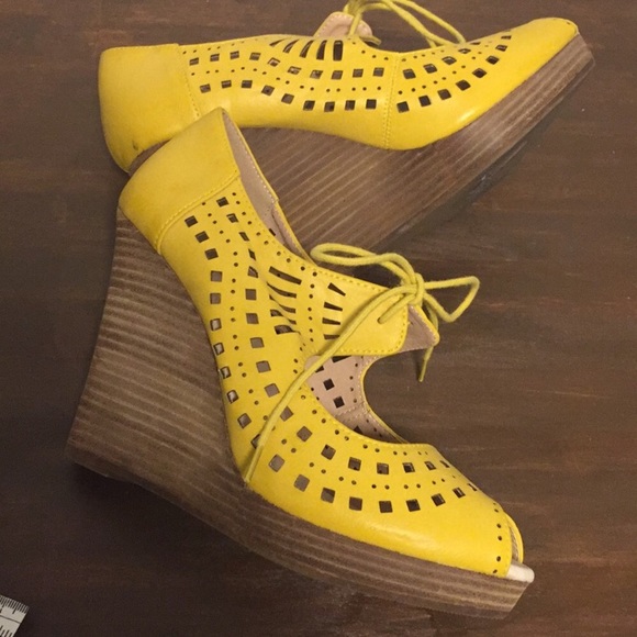 ⛔️SOLD⛔️ Fun yellow wedges! - Picture 2 of 7
