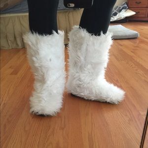 white yeti boots