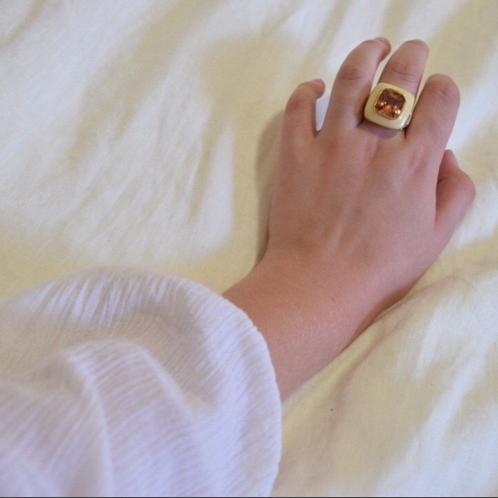 cream and topaz vintage enamel ring
