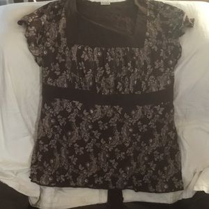 Short sleeve shirt tie in back Short sleeve shirt tie in back