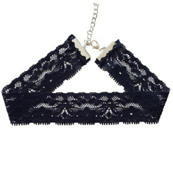 5/25. Stretch Lace Choker - Picture 2 of 3
