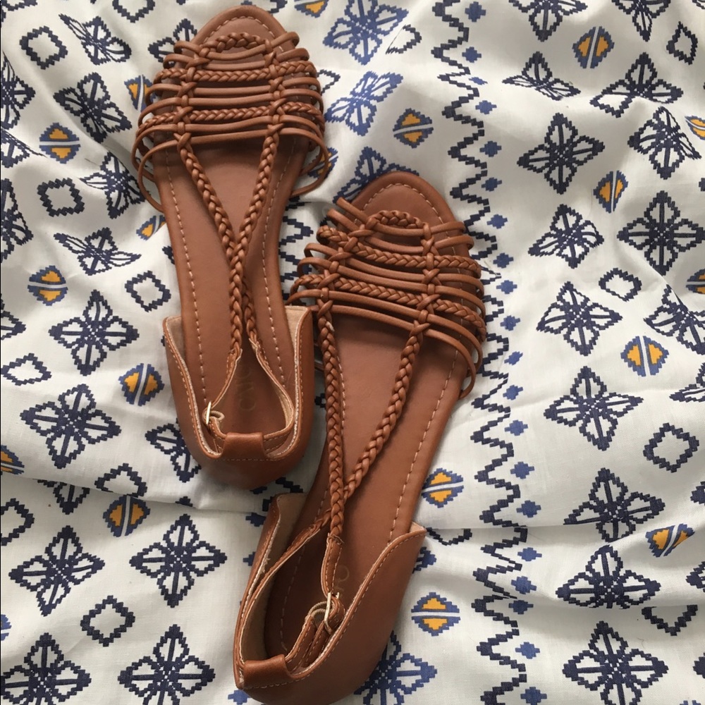 Open toe strappy sandals
