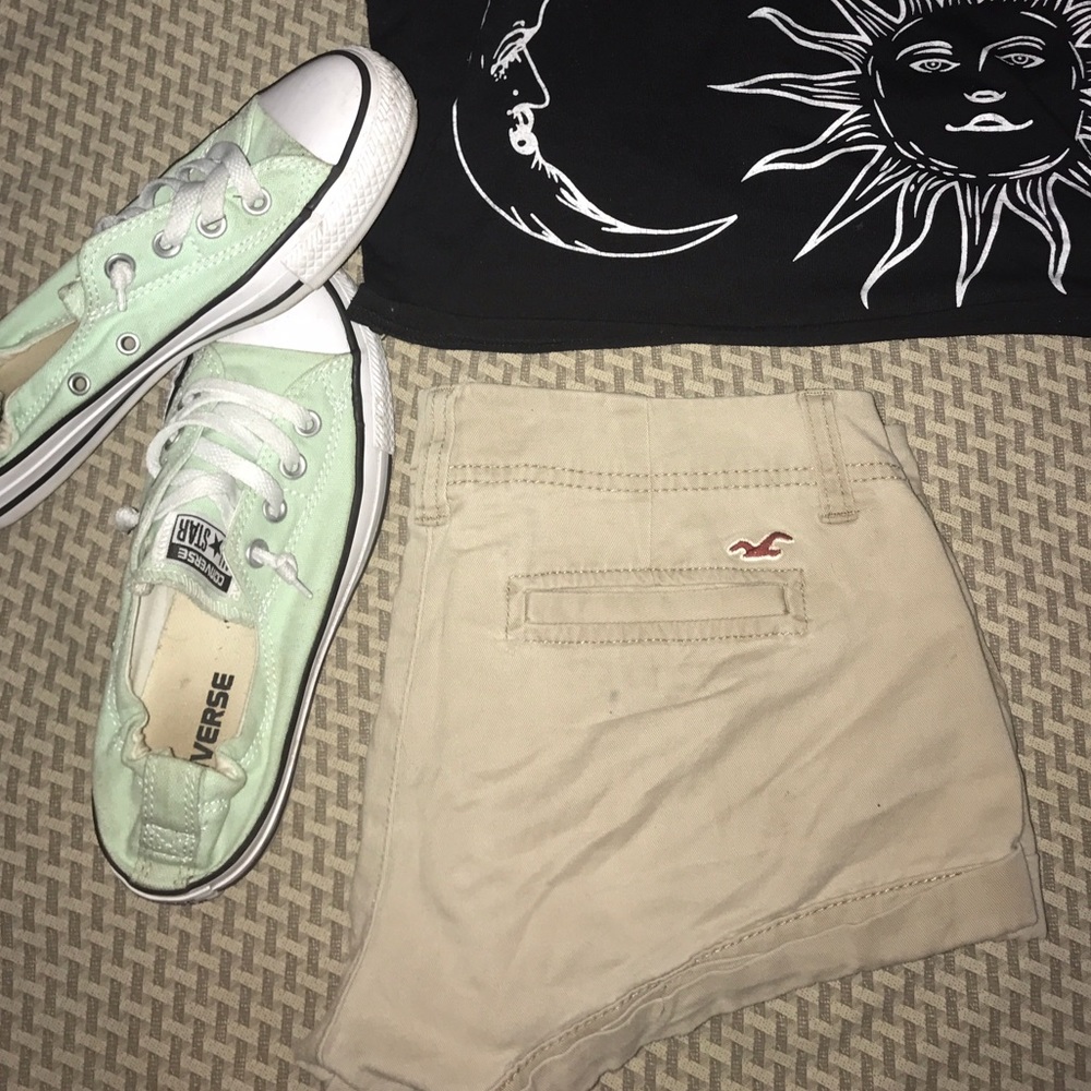 Hollister khaki shorts size 3
