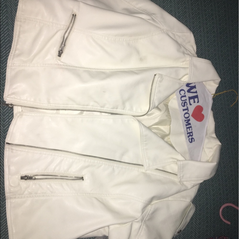 White leather jacket 😍😩