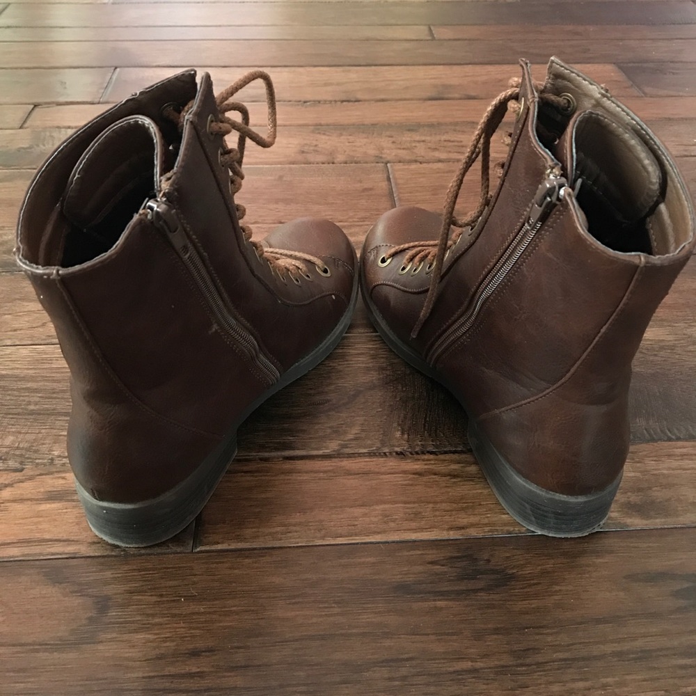 Short Brown Boots 🍁🍂 - Picture 2 of 3