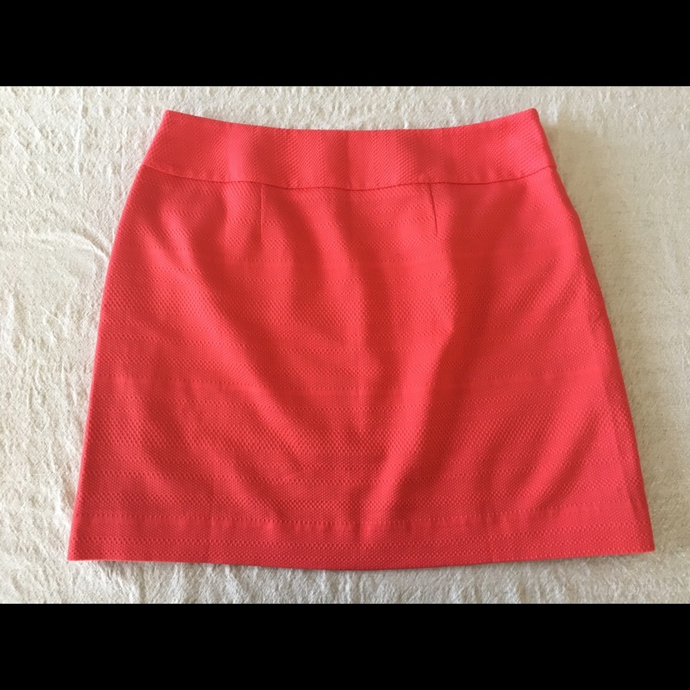 Awesome patterned Loft skirt - Picture 2 of 5