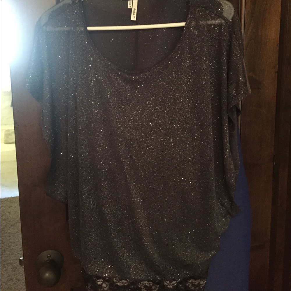 Super cute glitter top!