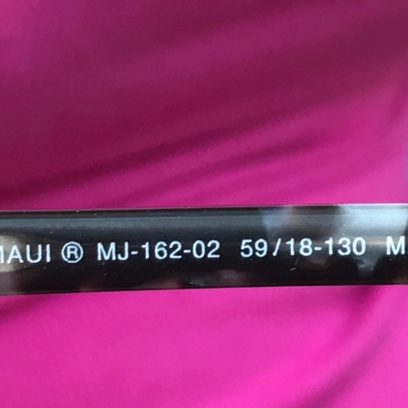 Maui Jim Kahuna gun metal sunglasses - Picture 3 of 3