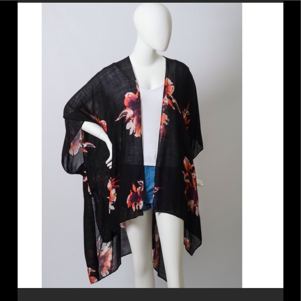 Gorgeous Black Floral Kimono 💕💕💕 - Picture 2 of 2