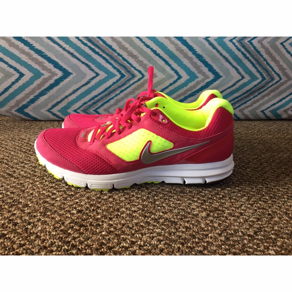 Nike tennis shoes