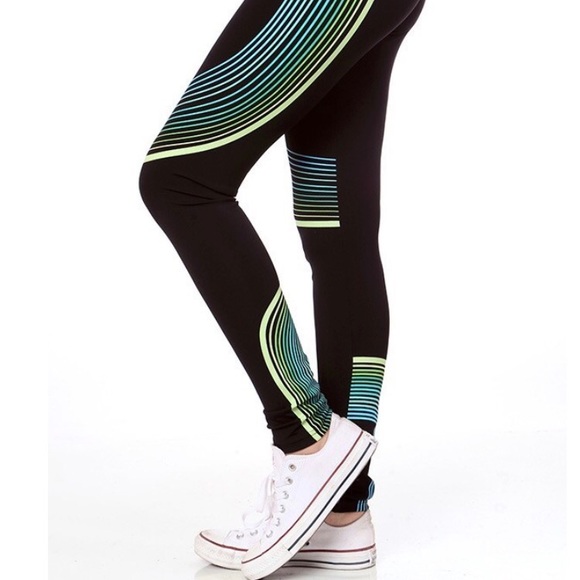 Multi Line Print Yoga Pants - Picture 4 of 8