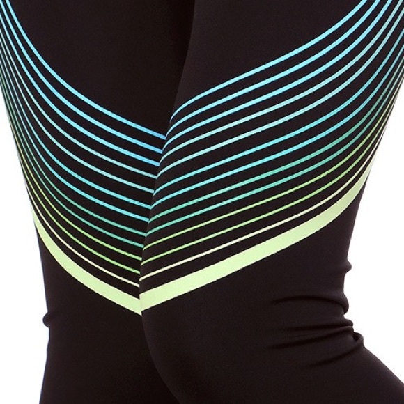 Multi Line Print Yoga Pants - Picture 5 of 8