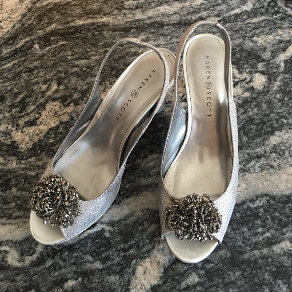 Karen scott silver high heels sz 9,5 prom formal