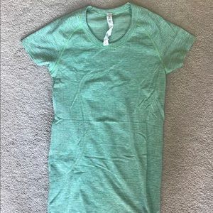 Green lulu tee - never worn!!