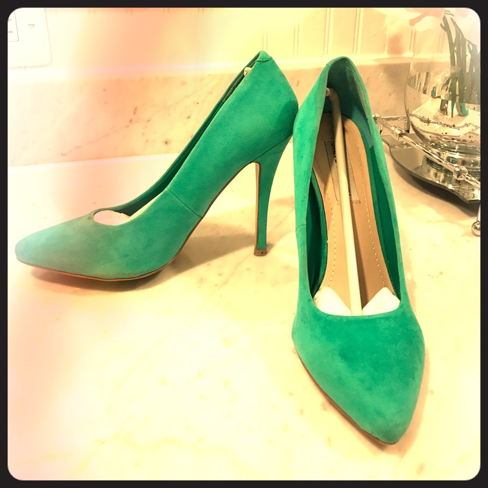 Mint green pumps 7