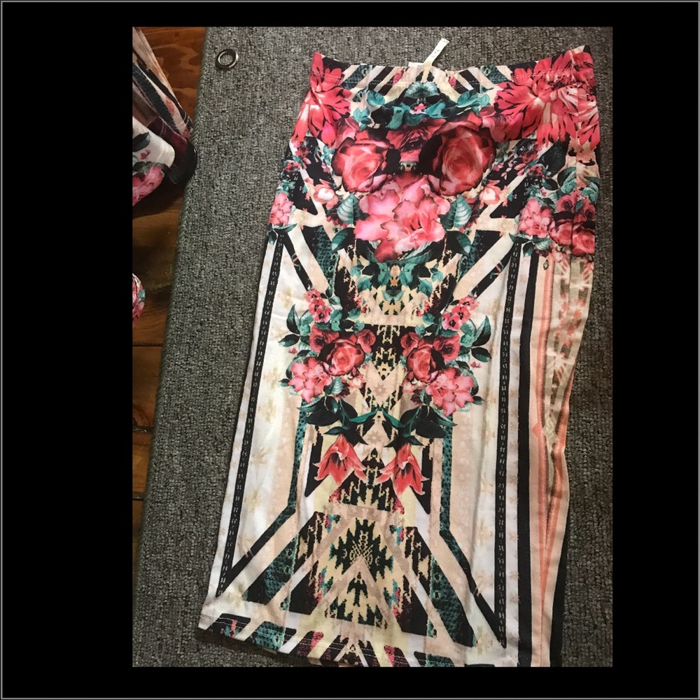 Graphic pencil skirt