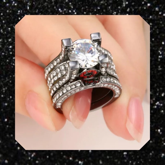 JUST IN🆕2pc Black Gold Filled Topaz Ring Set - Picture 2 of 2