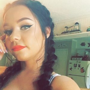 Meet your Posher, Alyssia