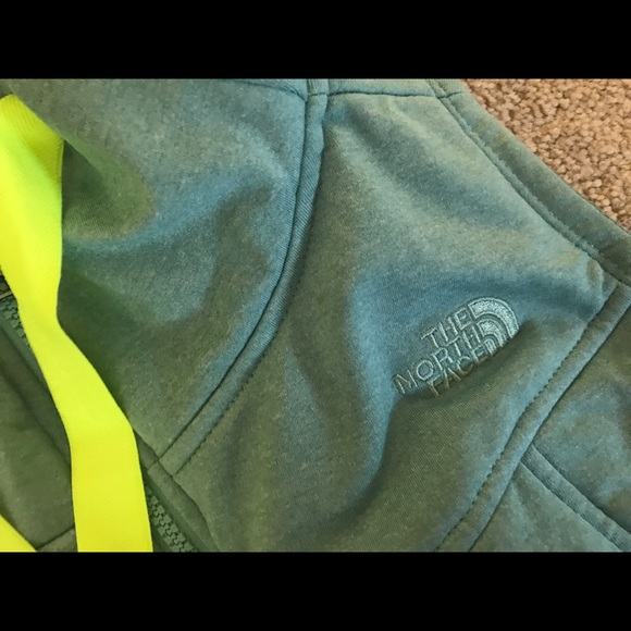 Northface vest - never worn! - Picture 3 of 4