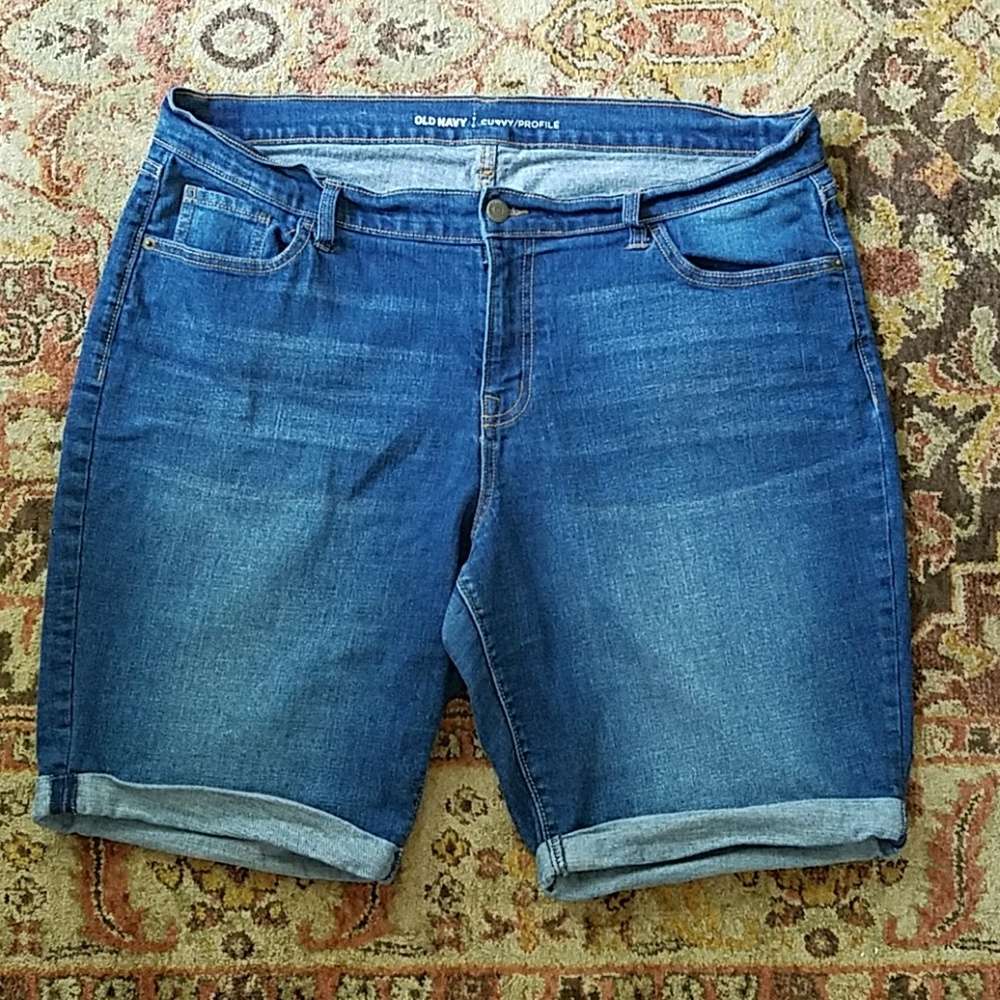 Curvy profile Jean shorts
