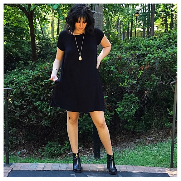 🆕 black swing side pocket dress - Picture 2 of 3