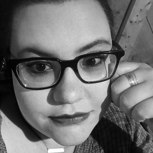 Meet your Posher, Meredith - Picture 2 of 4