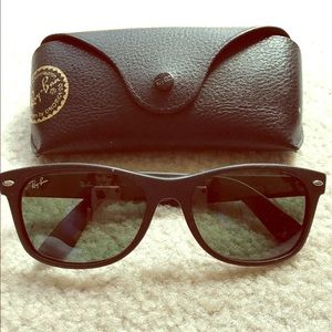 Classic Wayfarer Ray Ban sunglasses