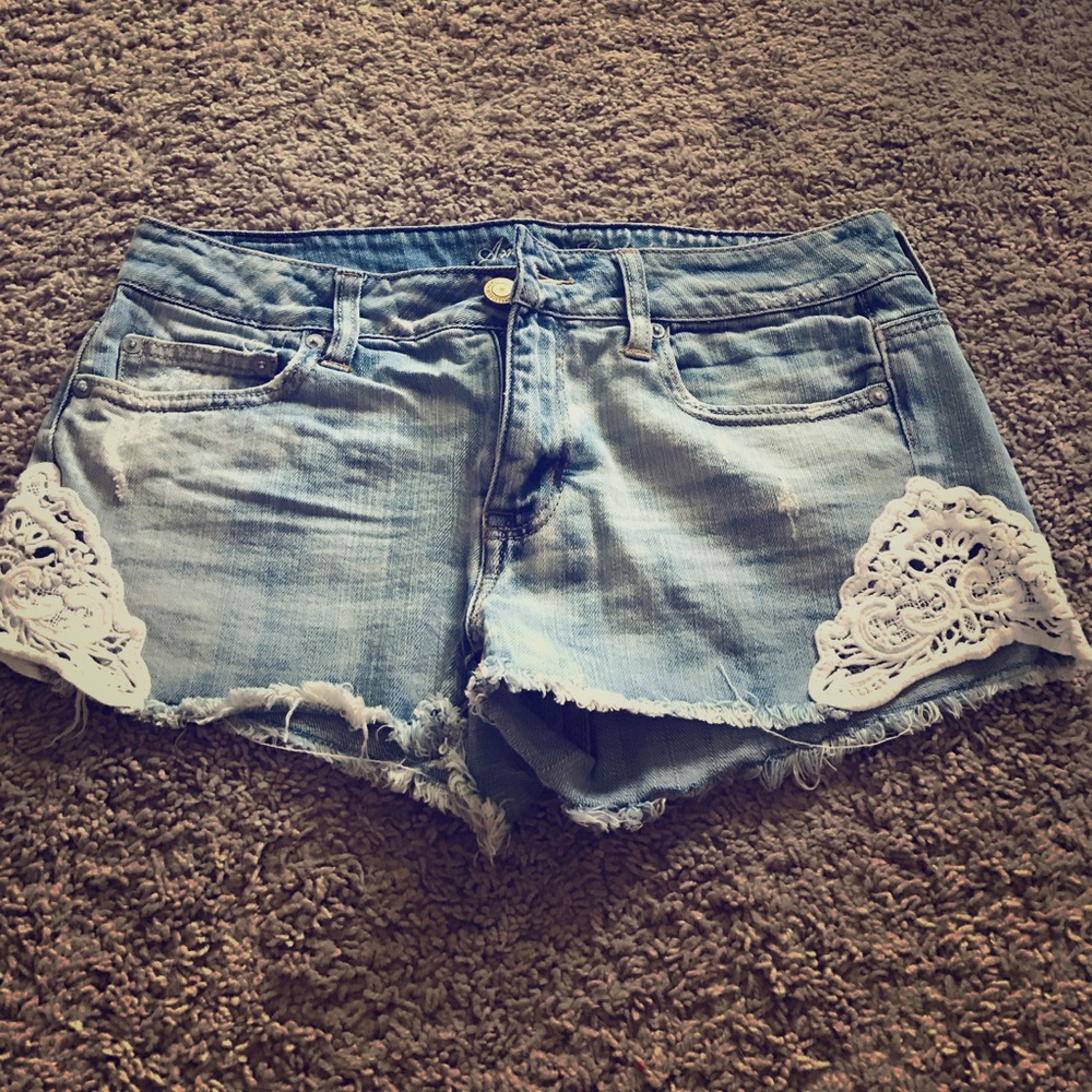 American eagle light wash jean shorts