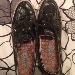 Women's black sperrys