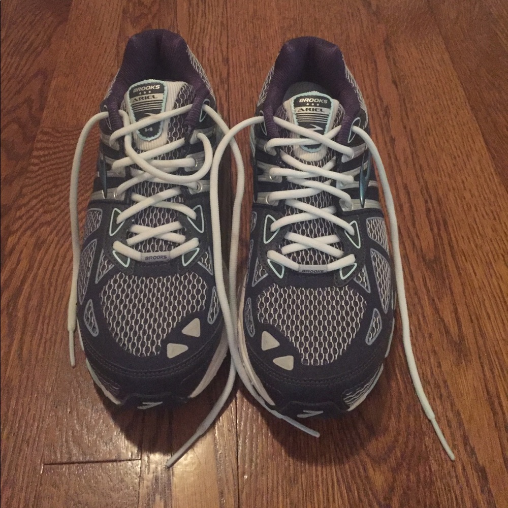 Brand new Brooks Ariel sneakers