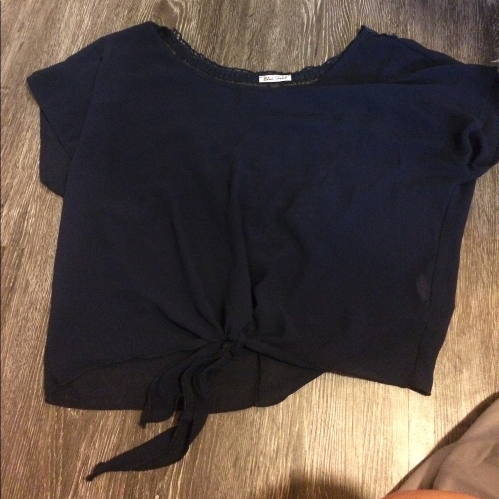 Crop too with laced back