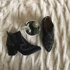 Women's Solely Black ankle boots