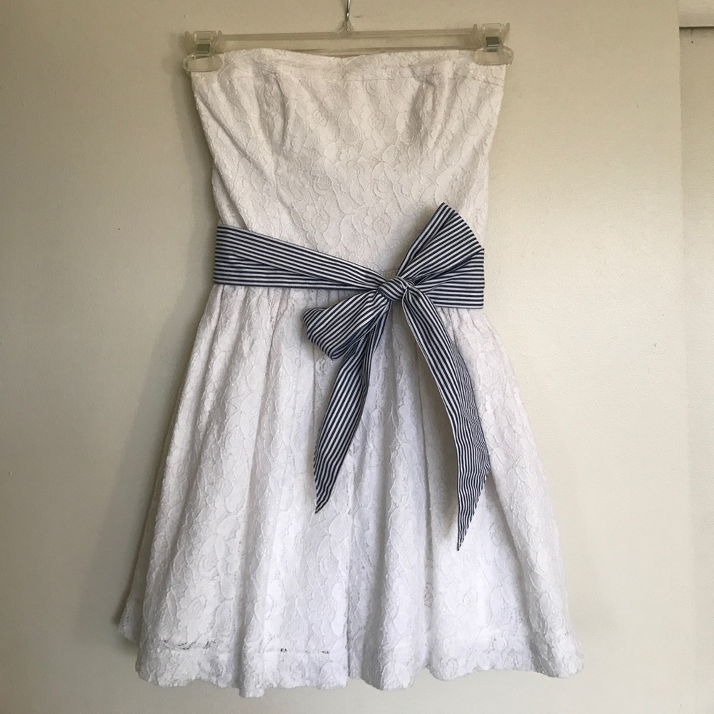 Abercrombie & Fitch Strapless floral Lace Dress