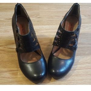 MIZ MOOZ black heels with buttons.