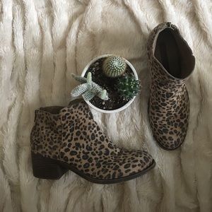 Women's Billabong leopard booties