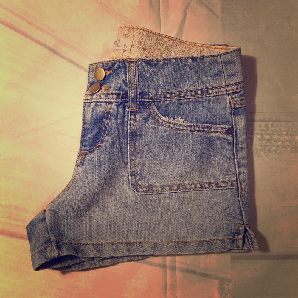Light Stretch Jean Shorts